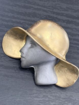 Picture of Vintage Lady Hat Brooch Pewter Gold Craft